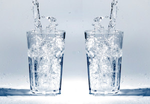 Un vaso de agua en la mañana cambia tu cuerpo