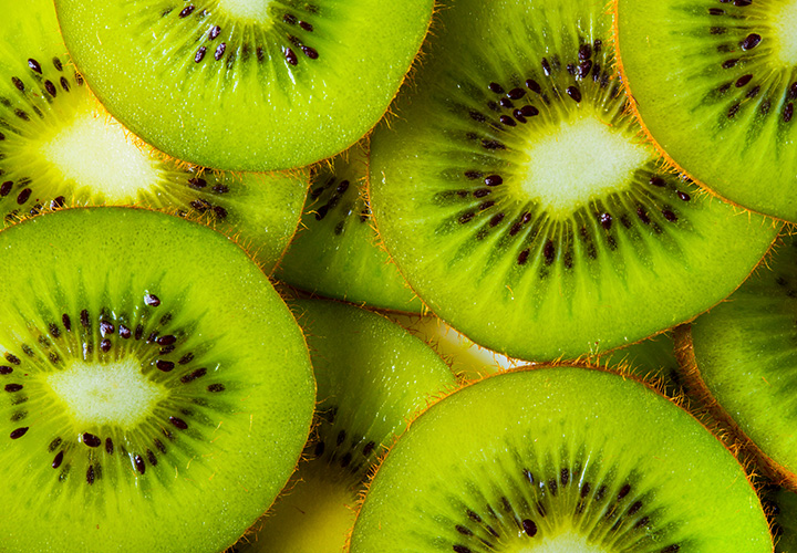 como pelar kiwi