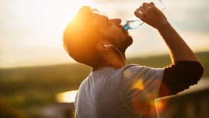Cuánta agua tomar para perder peso