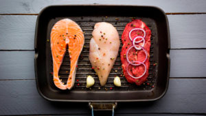 Los alimentos con más proteína y cuánta debes comer