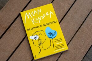 5 Libros de Milan Kundera que sí o sí deberías leer en tu vida