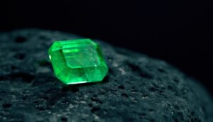 Esmeralda: la piedra de protección de mayo que deberías traer contigo, Make it shine!