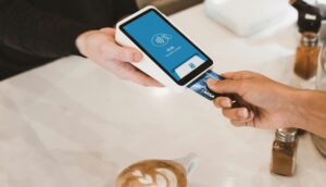 ¿Cómo usar las tarjetas de crédito sin pagar intereses? Por Sofía Macías