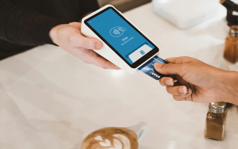 ¿Cómo usar las tarjetas de crédito sin pagar intereses? Por Sofía Macías