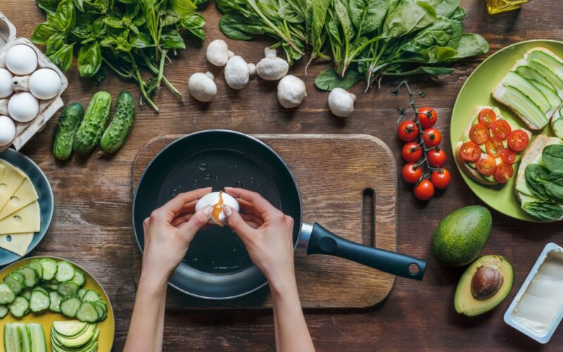 ¿Cómo iniciarse en la cocina y no morir en el intento?