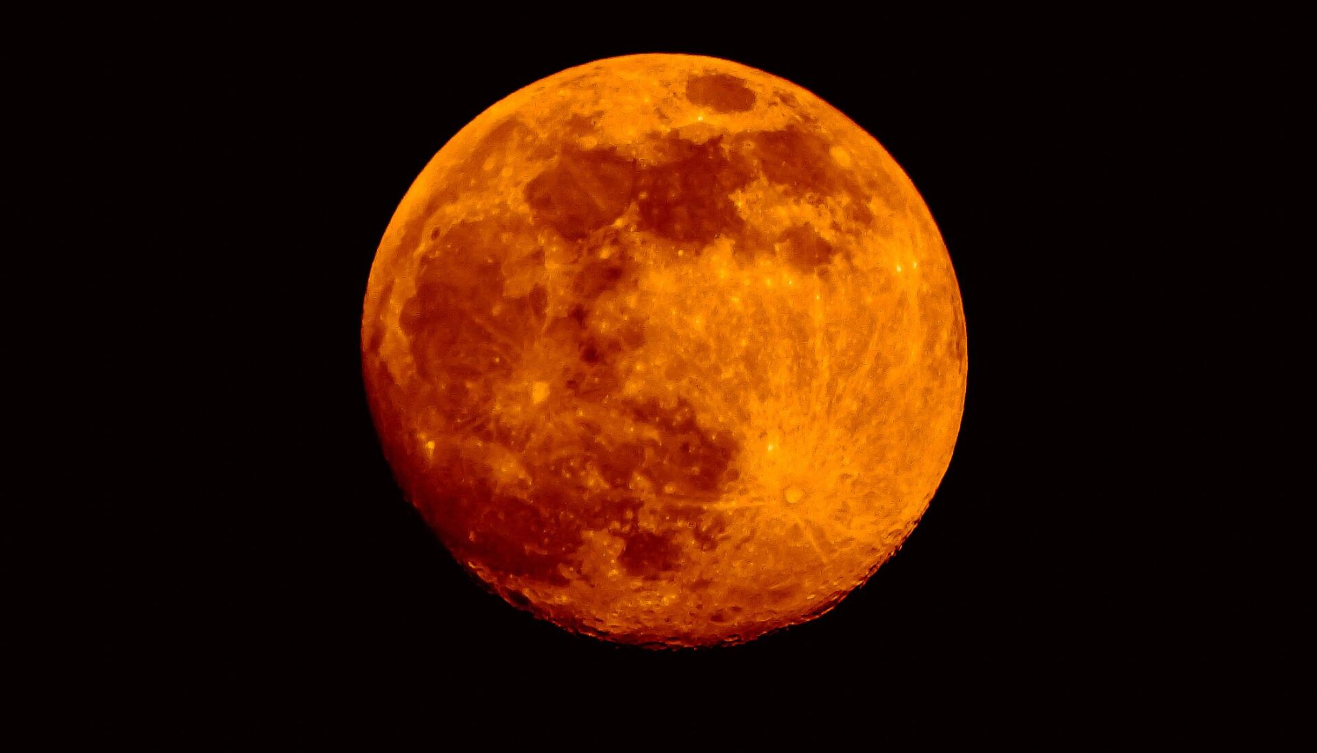 ¿Cómo te afectará la Luna llena de Esturión de agosto 2025?