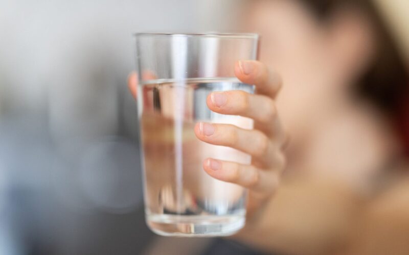 ¿Qué pasa si tomas mucha agua? Todo sobre la adicción al agua: Potomanía