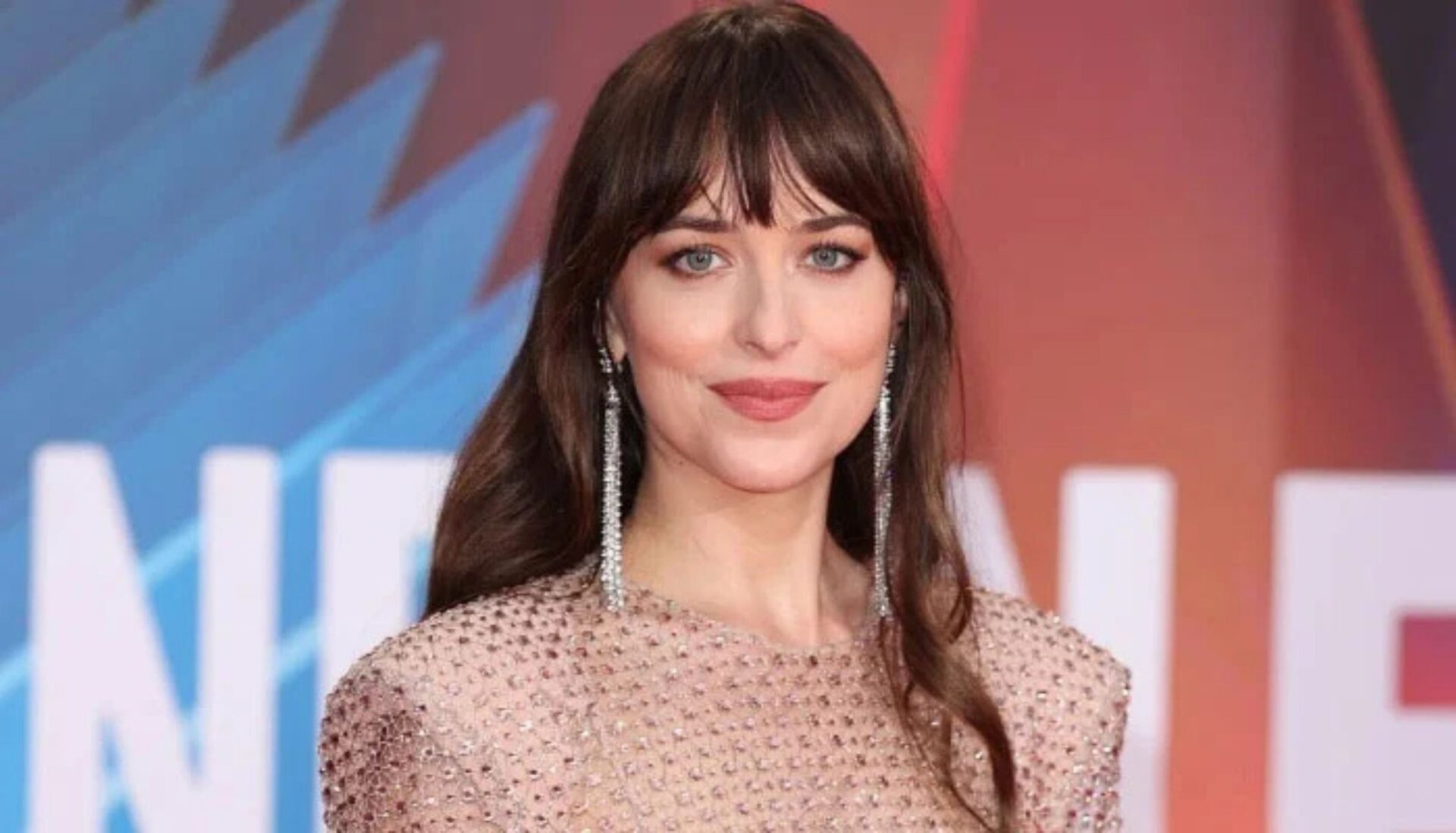¿Qué le pasa a tu cuerpo si duermes 14 horas? ¡Como Dakota Johnson!