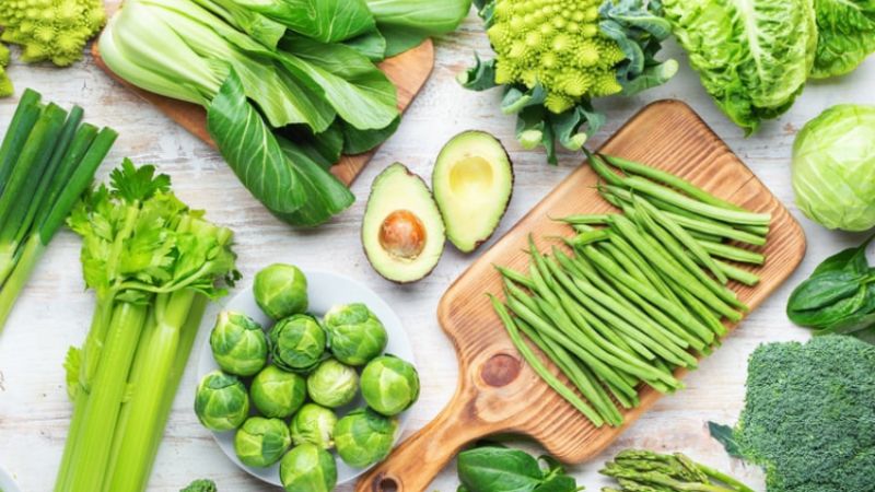 ¿Qué pasa si comes frutas y verduras verdes en exceso?
