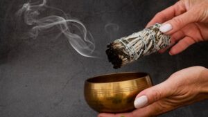 ¿Cómo hacerle una limpia energética a los muebles de segunda mano? Sácales el chamuco