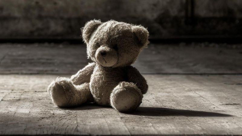 Señales de que tienes heridas de abandono que te impiden ser feliz