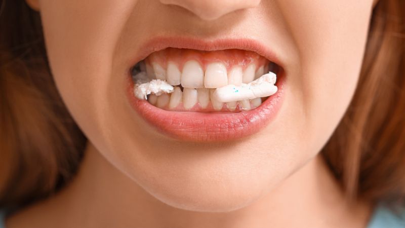 ¿Mascar chicle es bueno o malo para tu cerebro?