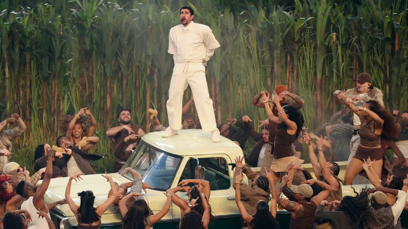 Bad Bunny y sus mensajes ocultos del Super Bowl: Together we are America!