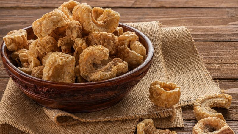 El chicharrón tiene más proteína que el pollo… y nadie te lo había dicho