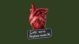 ¿Tu pareja pela más a su celular que a ti? Amor en modo avión