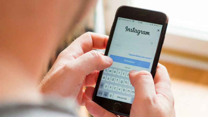 ¿Tus críos se la viven pegados al cel? El nuevo ‘candado’ de Meta para que dejes de sufrir