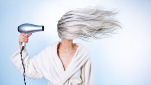 ¡Me vas a sacar canas! Tu estrés podría tener algo que ver